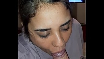 Amatör Bebek, Anal Video Sırasında Oral Seks Yapıyor Ve Açıklığını Sergiliyor
