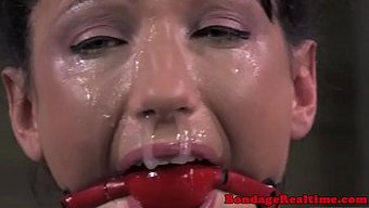 Wenona'Nın Elektrikli Bir Bükülme Ile Bdsm Sahnesi