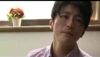 Japon Milf'Ler Vahşi Bir Üçlüde Bir Yarrağı Paylaşıyorlar