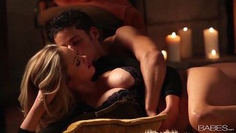 Katie Kox'Un Babes.Com Videosunda Lezbiyen Mastürbasyon Ve Meme Oyunu