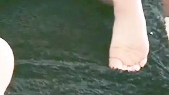 18 Yaşındaki Amatör Arkadan Beceriliyor Ve Sıkı Amcığı Sikişiyor
