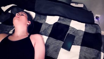 Ince Genç Kızın Ev Yapımı Mastürbasyon Ve Orgazm Videosu