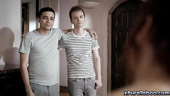 Alex Jett Ve Ricky Spanish, Kederli Üvey Anneleri Syren De Mer'I Sıcak Bir Üçlüde Tatmin Etmek Için Bir Araya Geliyorlar