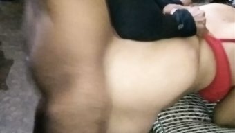 18 Yaşındaki Hintli Kız, Amcasının Telefonuyla Sert Videoda Mastürbasyon Yapıyor