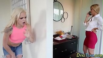 Küçük Göğüslü Olgun Lezbiyen Strapon Oyununun Tadını Çıkarıyor