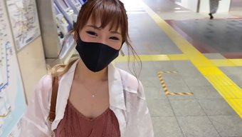 Seks Için Büyük Bir Iştahı Olan Minyon Genç Kız