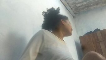 Corno'Nun Yatağında Büyük Yarrağı Ve Saksoyla Gerçek Orgazm
