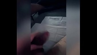 Büyük Bir Yarakla Yoğun El Işi Ve Mastürbasyon Seansı