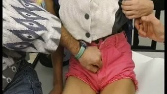 Alman Bebek Tina, Iki Azgın Adamla Vahşi Bir Üçlüden Zevk Alıyor