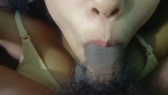 Asyalı Kız, Oral Seks Videosunda Spermi Yutuyor