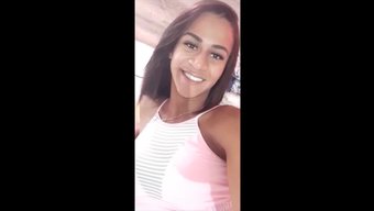 Bu 18+ Derlemede, Shemale'Lar Anal Oyuncaklarla Hakim Oluyor