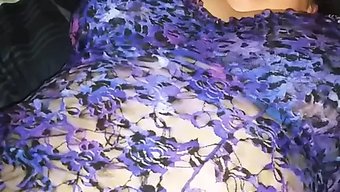 Roxanne'In Samimi Parçaları, Aşağılayıcı Bir Senaryoda Sergileniyor