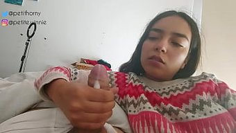 Üvey Kuzenimin Büyük Yarağına Doyamıyorum - Iki Kez Boşaldım!