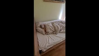 Amatör Çift, Traşlı Amcıkları Ve Parmaklarıyla Eğleniyorlar
