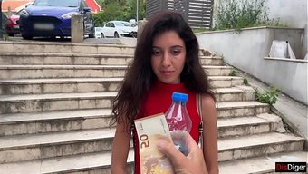 Katty West Sokak Oyunu Oynuyor, Yabancıyla Yakınlaşıyor.