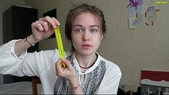 Kira Stone Kocaman Bir Aleti Tercih Ediyor Ama Bazen Ufak Tefek Işler De Cabası.