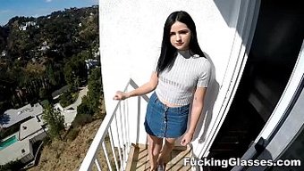 Avrupa'Lı Genç Violet Rain, Yakın Çekim Pov Videosunda Şaplaklanıyor Ve Beceriliyor