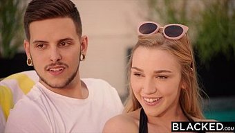 Kendra Sunderland, Iki Büyük Siyah Yarrağıyla Vahşi Bir Irklararası Üçlüde