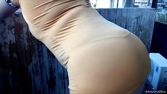 Büyük Kalçalı Karısı Anita, Meksikalı Bir Seks Kulübünde Üç Adam Tarafından Sert Bir Şekilde Beceriliyor
