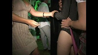 Bir Milf Çift, Swinger Orgisinde Başarı Sırlarını Paylaşıyor