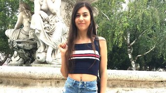 Sevimli Alman Genç Anya Sokakta Seks Için Baştan Çıkarıyor