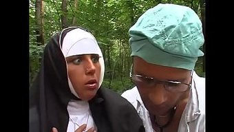 Genç Gençler Ve Yaşlı Erkeklerle Gerçek Halka Açık Seks