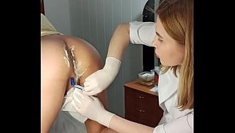 Milf Sugarnadya, Brezilya Ağdası Veriyor Ve Hd Videoda Bir Penisi Traş Ediyor