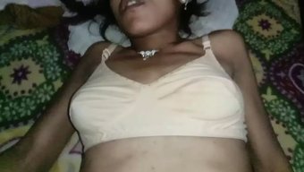 Olgun Karı Ve Bhabi, Ince Bir Bikini Içinde Yaramazlık Yapıyorlar