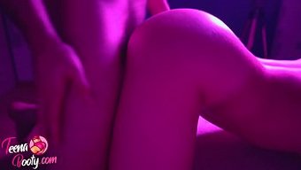 Penis Üzerinde Binen Ve Tokatlanan Bir Cowgirl Yakın Çekim