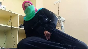Müslüman Bhabhi Arkadan Alıyor Ve Yatak Odasında Acımasız Seks Yapıyor