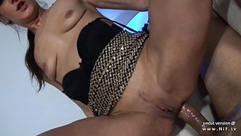 Boşalmaya Aç Fransız Bebek Yüzüne Sikişiyor Ve Spermlerle Kaplanıyor