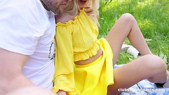 Clubsweehearts'Ta Güneşli Bir Günde Sulu Ve Derin Boğaz Eylemi