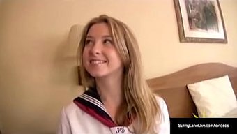 Azgın Asyalı Öğrenci, Üniversiteli Mastürbasyon Videosunda Islak Amında Seks Oyuncağı Kullanıyor