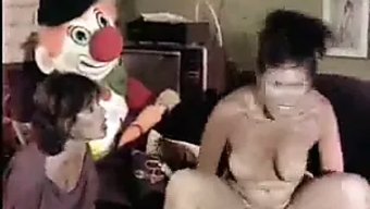 Büyük Göğüsler Ve Doğal Göğüslerle Retro Üçlü