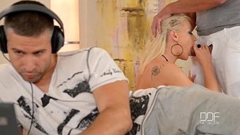 Avrupa Bombası Vicktoria Redd, Nick Lang Ile Sert Üçlüden Keyif Alıyor