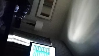 Yaşlı Nine Ve Torunu Oral Seksin Ve Spermi Yutmanın Tadını Çıkarıyorlar