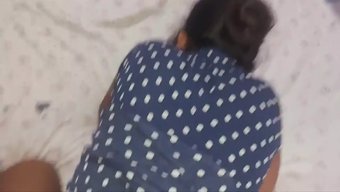 Desi 18 Yaşındaki Kızın Küçük Göğüsleri Ve Sıkı Götü Ev Yapımı Videoda Yakından Görünüyor