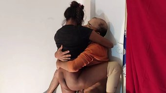 Doğal Bebek Kocası Tarafından Amını Ve Götünü Siktiriyor