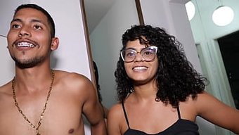 Büyük Kalçalı Latin Milf Anal Seks Videosunda Kıçını Siktiriyor