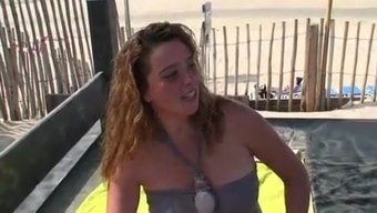 Yaramaz Bir Çiftin Halka Açıkta Sıcak Seks Yaptığı Ev Yapımı Bir Video