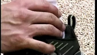 Yaşlı Adam, Genç Ingiliz Okul Kızını Zevkle Sikişledi.