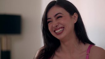 Büyük Göğüslü Chloe Surreal, Robby'Nin Sikine Elma Toplar Gibi Derin Bir Blowjob Yapıyor.