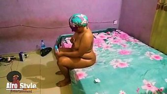 Siyah Ve Latin Kadının Arkadan Çekildiği Islak Ve Vahşi Ev Yapımı Bir Video