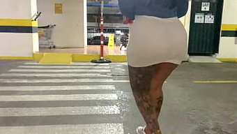 Gizli Kamera Amatör Kadını Mastürbasyon Yaparken Yakalıyor Ve Halka Açıkta Sıvazlıyor