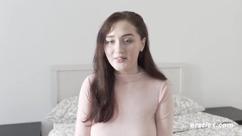 Rus Güzeli Ve Favori Seks Oyuncaklarıyla Ilk Kez Mastürbasyon Videosu