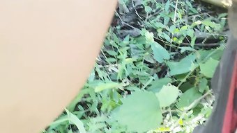 Amatör Bebek, Arkadan Büyük Bir Yarakla Başa Çıkıyor Ve 69 Pozisyonunda