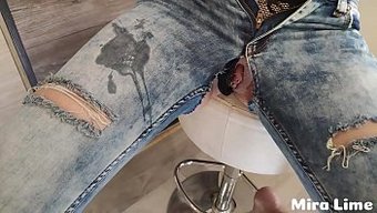 Genç Çift Kot Pantolon Ve Tişörtle Seks Yaparken Yakalandı