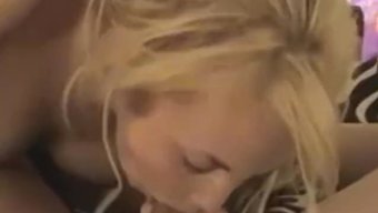 Bu Pov Videosunda Sarışın Bir Milf Memnun Etmek Için Sabırsızlanıyor