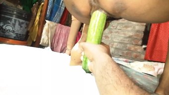 Hintli Genç Riya Gude, Amatör Bir Videoda Amını Yalatıp Sikişiyor