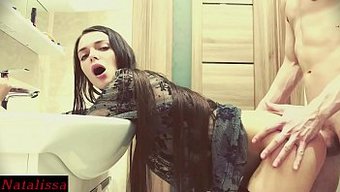 Genç Dönen Natalissa Sert Bir Şekilde Beceriliyor Ve Içine Boşalıyor